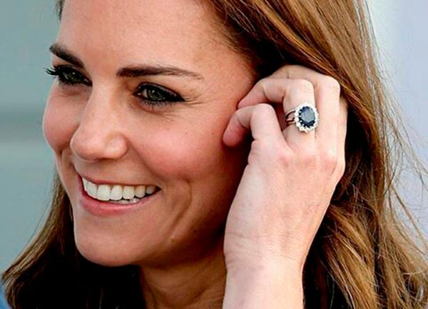 9 Kate Middletons Engagement Ring Setting Close Up