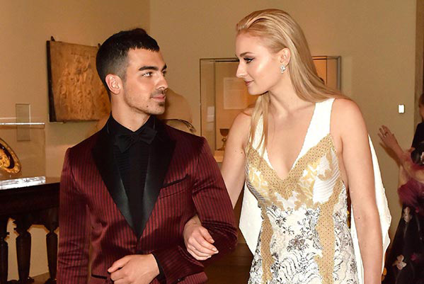 Sophie Turners Engagement Ring Sophie Turner and Joe Jonas