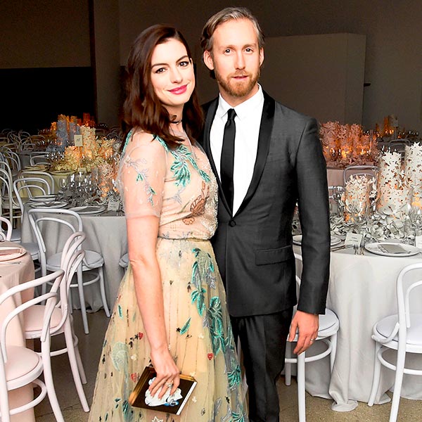 Anne Hathaways Engagement Ring Anne Hathaway and Adam Shulman