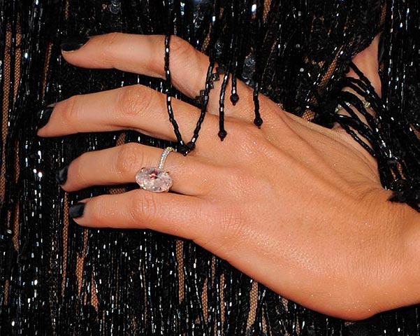 Blake Livelys Engagement Ring Close Up