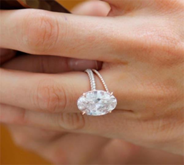 Blake Livelys Engagement Ring Close Up