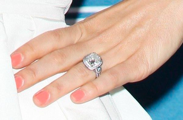 Jessica Biels Engagement Ring Setting