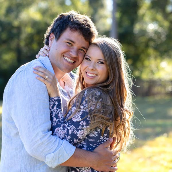 Bindi Irwins Engagement Ring Bindi Irwin and Chandler Powell