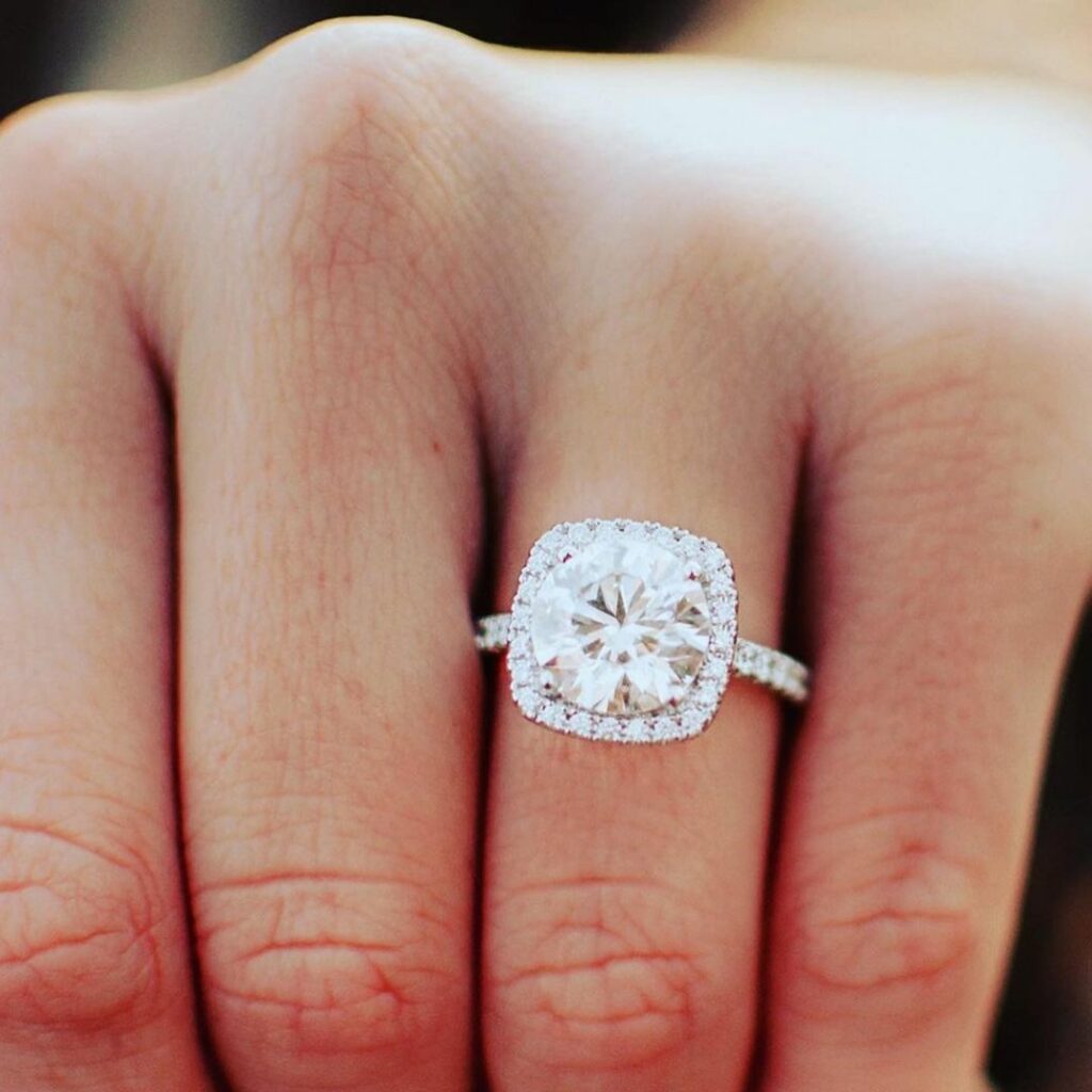 4 carat round halo diamond ring