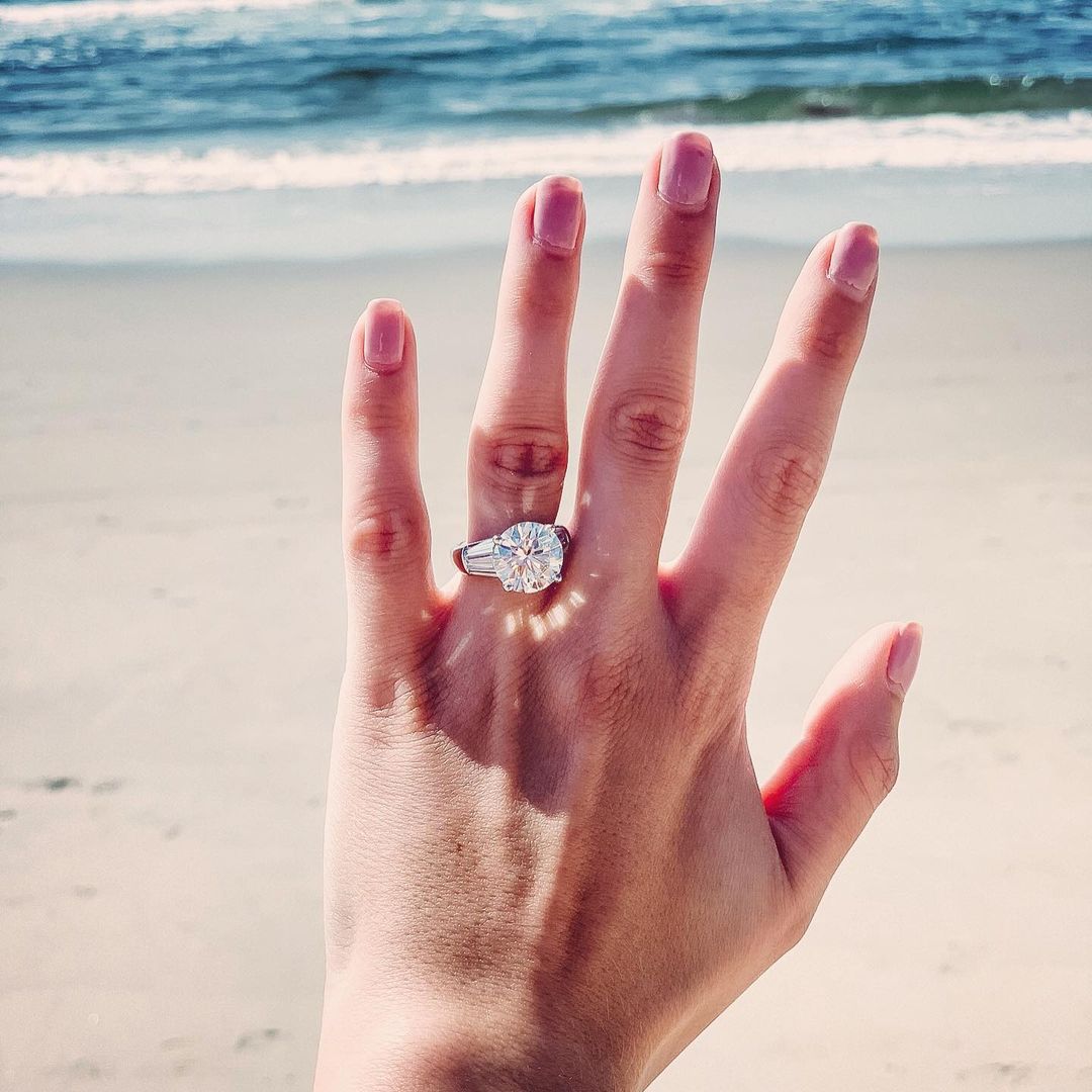 6 carat round stone trilogy diamond ring