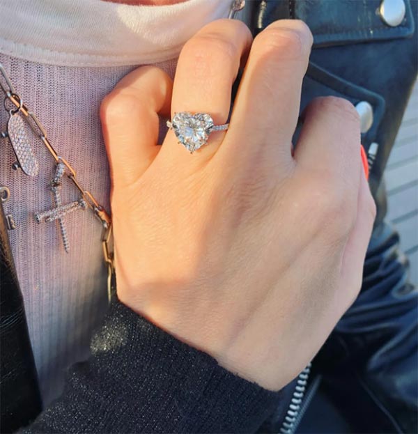 Avril Lavignes Engagement Ring Diamond Close Up